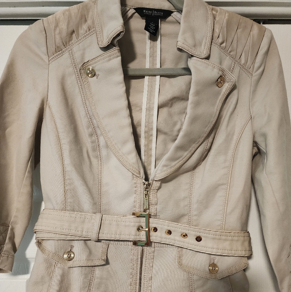 White House Black Market tan jacket with gold buttons and zipper. Size 2.NWOT.